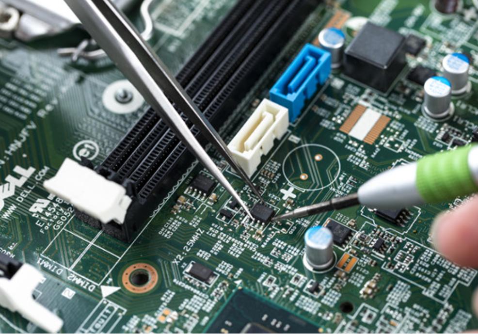 What Is the Main Difference Between the STM32H753IIK6 and the STM32H743?